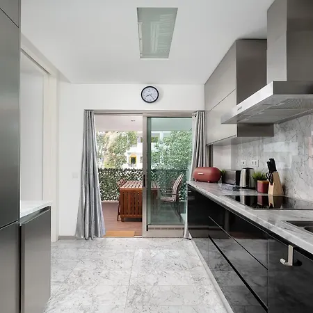 Apartment 2 Bdr W/pool And Jacuzzi By Lovelystay *